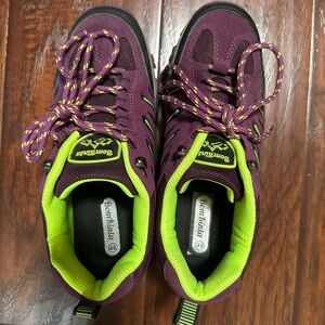 Bomkinta outdoor women' anti-slip hiking  sneakers. Size 40